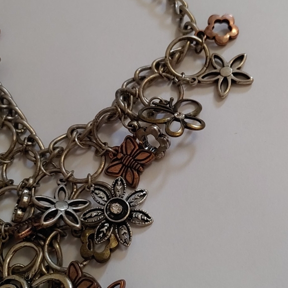 Metal necklace with multiple charms - Picture 4 of 4